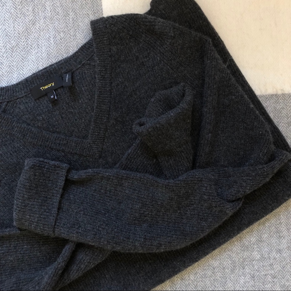Theory Charcoal Gray Enzo V Neck Cashmere Sweater